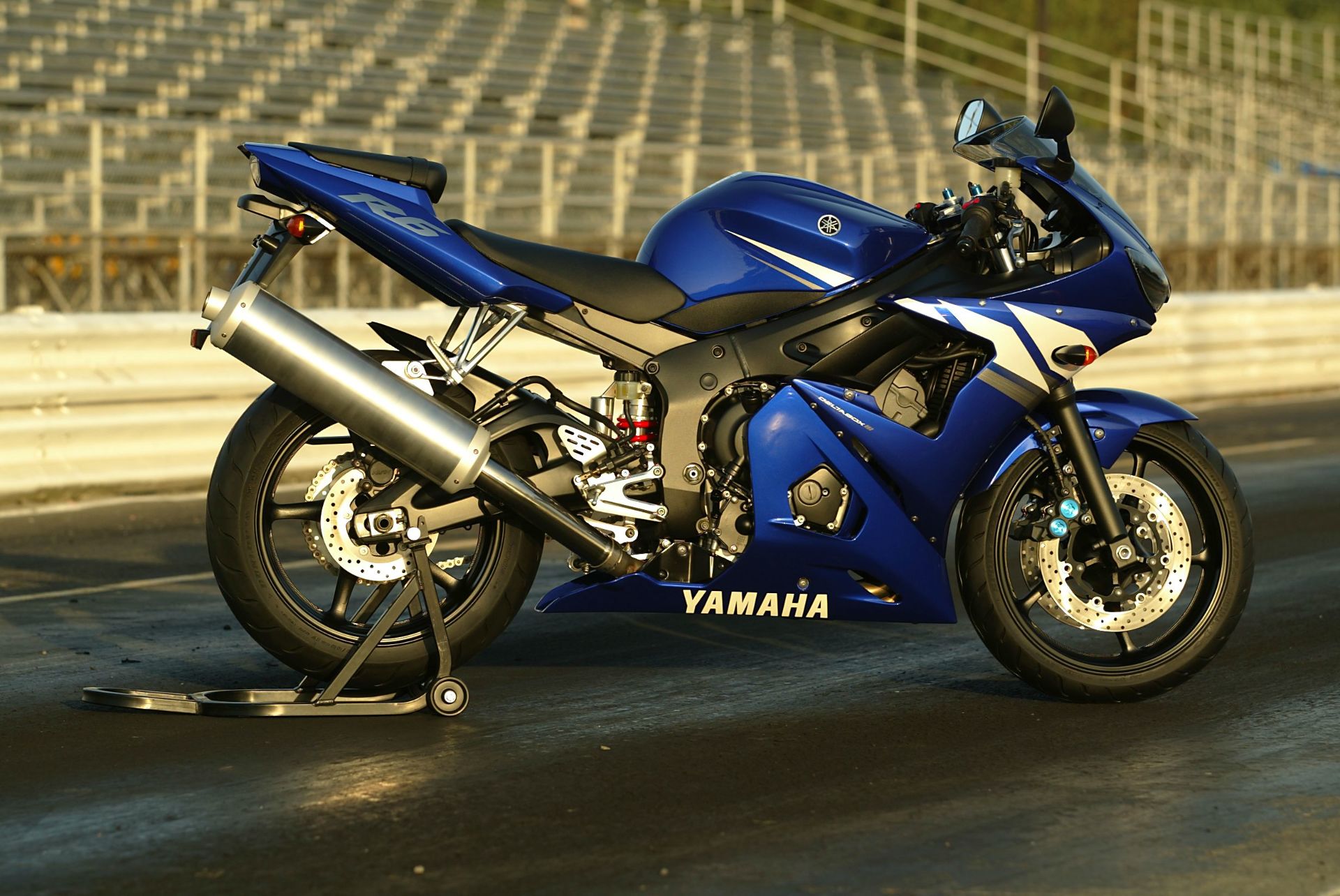 YZF-R6 - Product Library - Product Library | YAMAHA MOTOR CO., LTD.