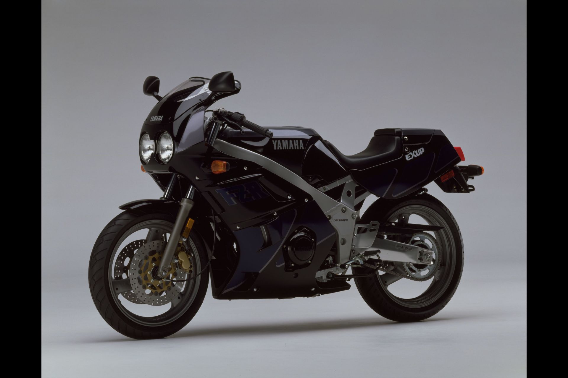 FZR400 - Product Library - Product Library | YAMAHA MOTOR CO., LTD.